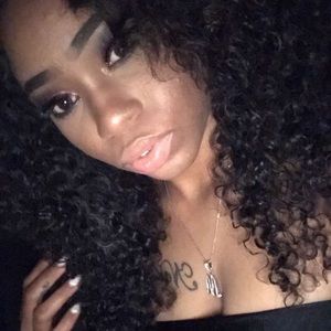 Meet your Posher, Monee